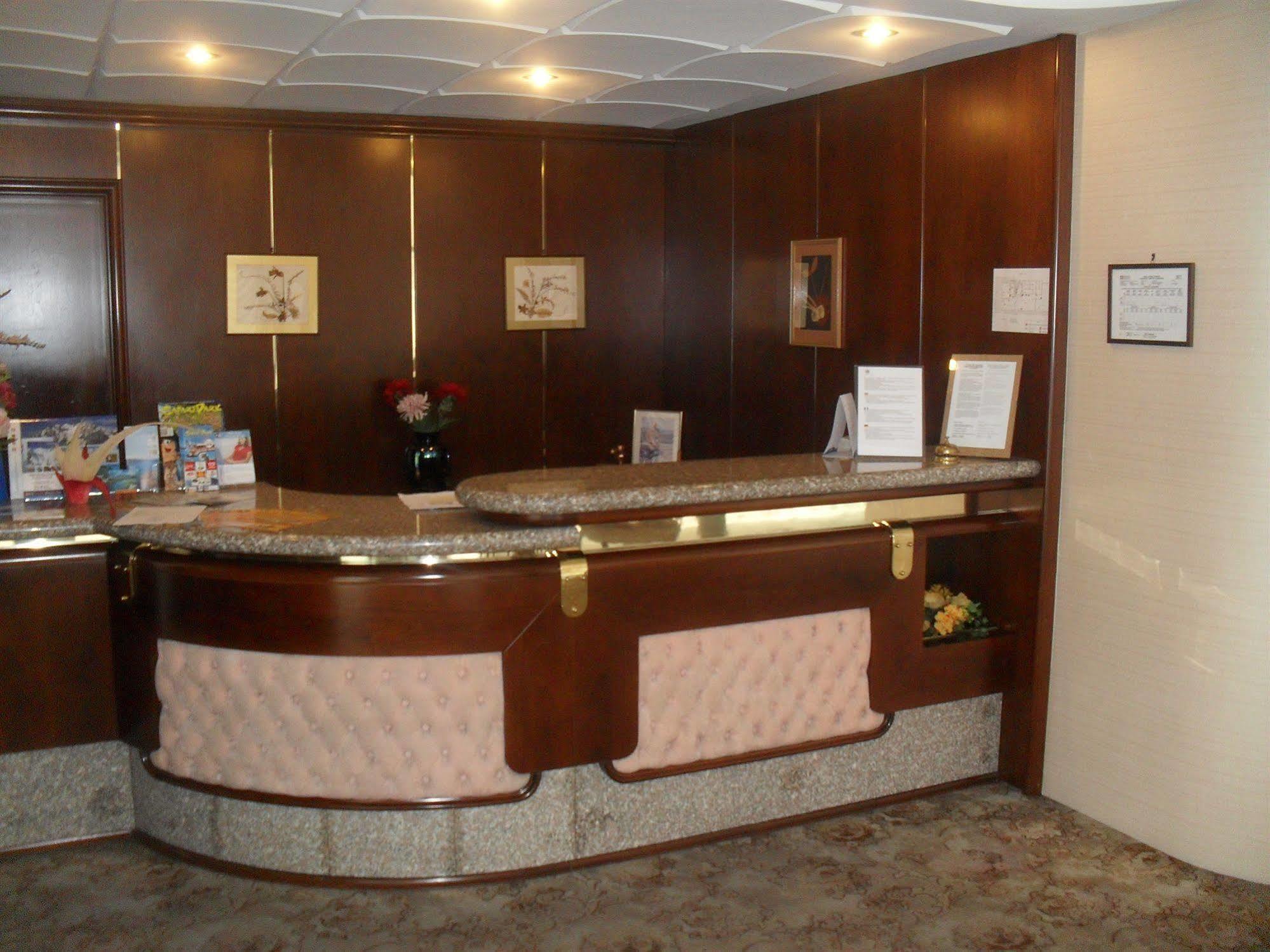 Hotel Antares Arona Εξωτερικό φωτογραφία